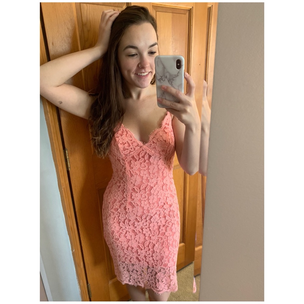 NWOT Lulu’s Coral Lace Dress